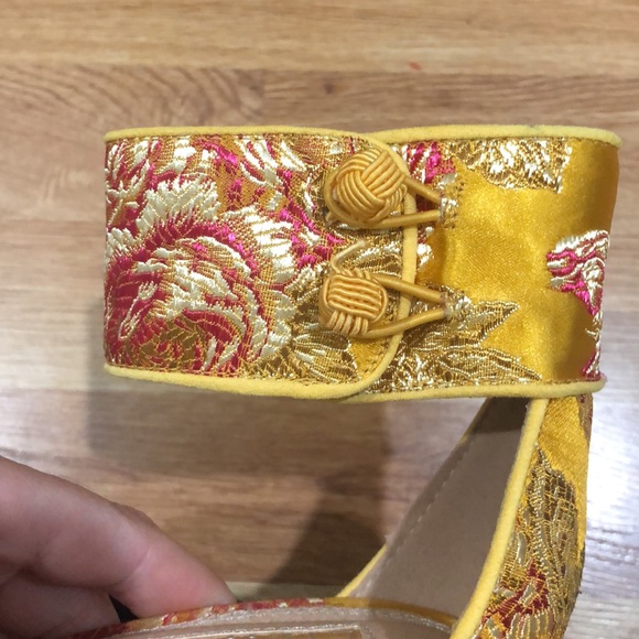 Liliana Gold Floral Print Stilettos- Size 9 - Picture 6 of 11